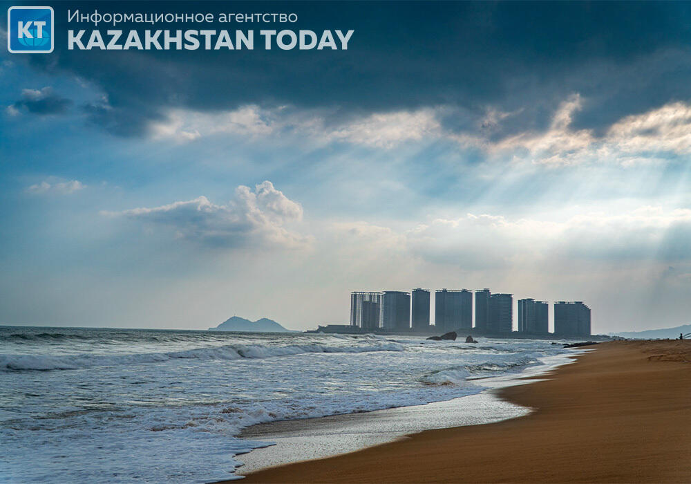 Журналисты программы CIPCC-2025 посетили серфинг-центр в Хайнане