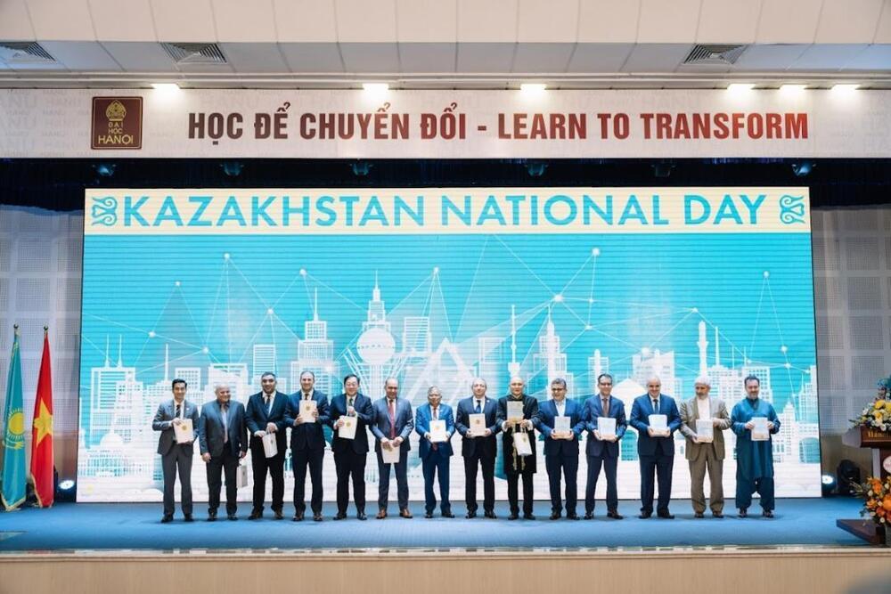 Al-Farabi's Book was Presented in Ha Noi