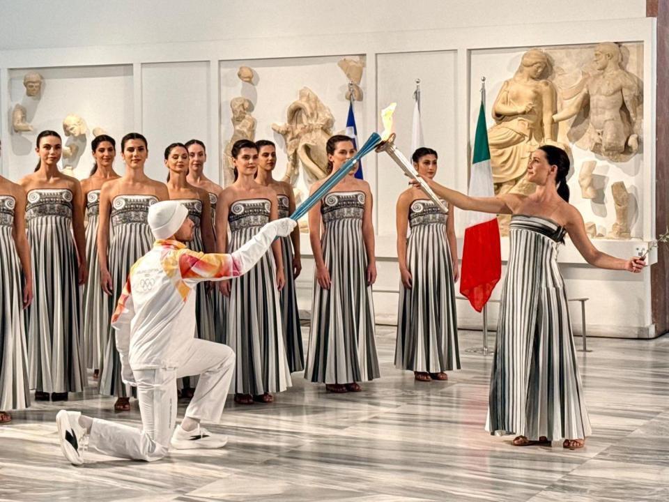 Ежелгі Олимпияда Қазақстан Олимпиада алауын жағу рәсіміне қатысты