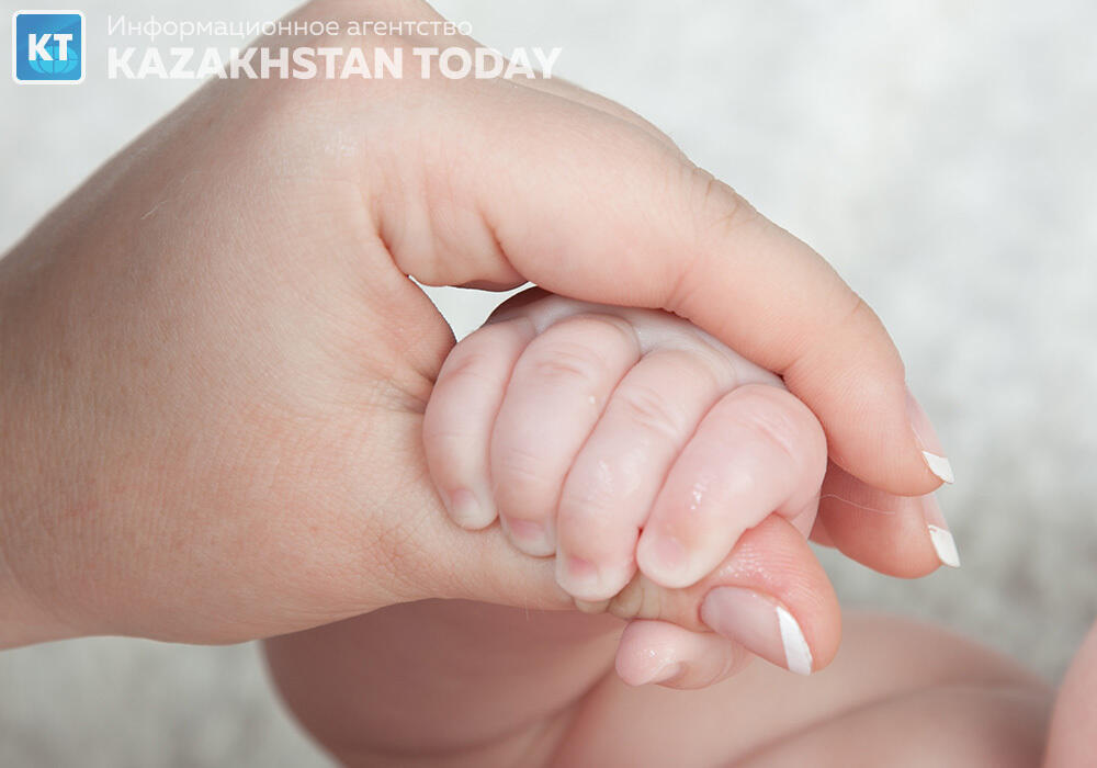 Рожденных в Казахстане младенцев пытались незаконно вывезти за границу 