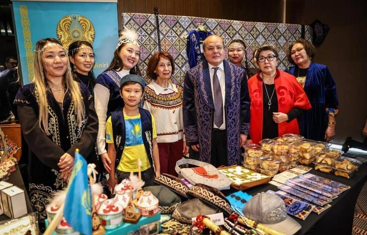 Солтүстік Македония Президенті дипломатиялық қайырымдылық жәрмеңкесінде Қазақстан стендін тамашалады