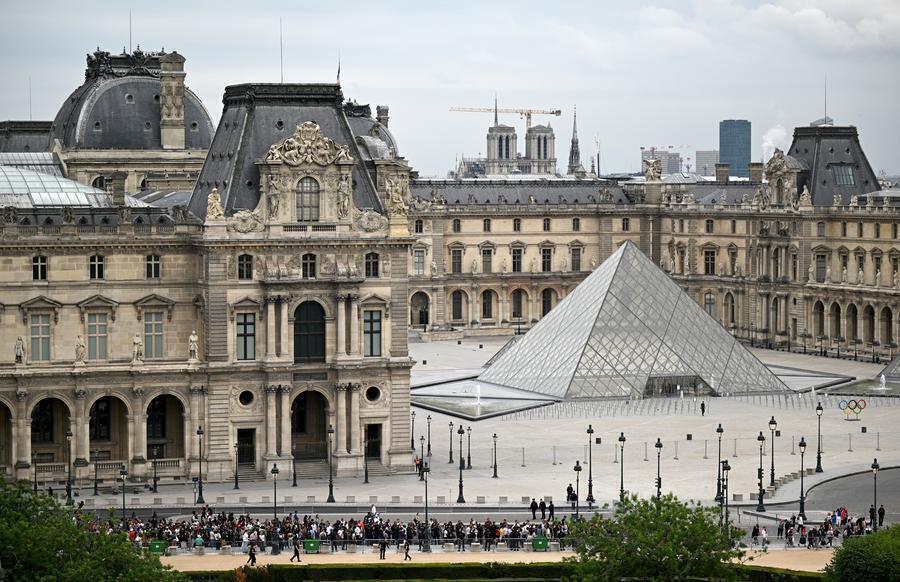 France arrests 4 more suspects in high-value Louvre jewel theft