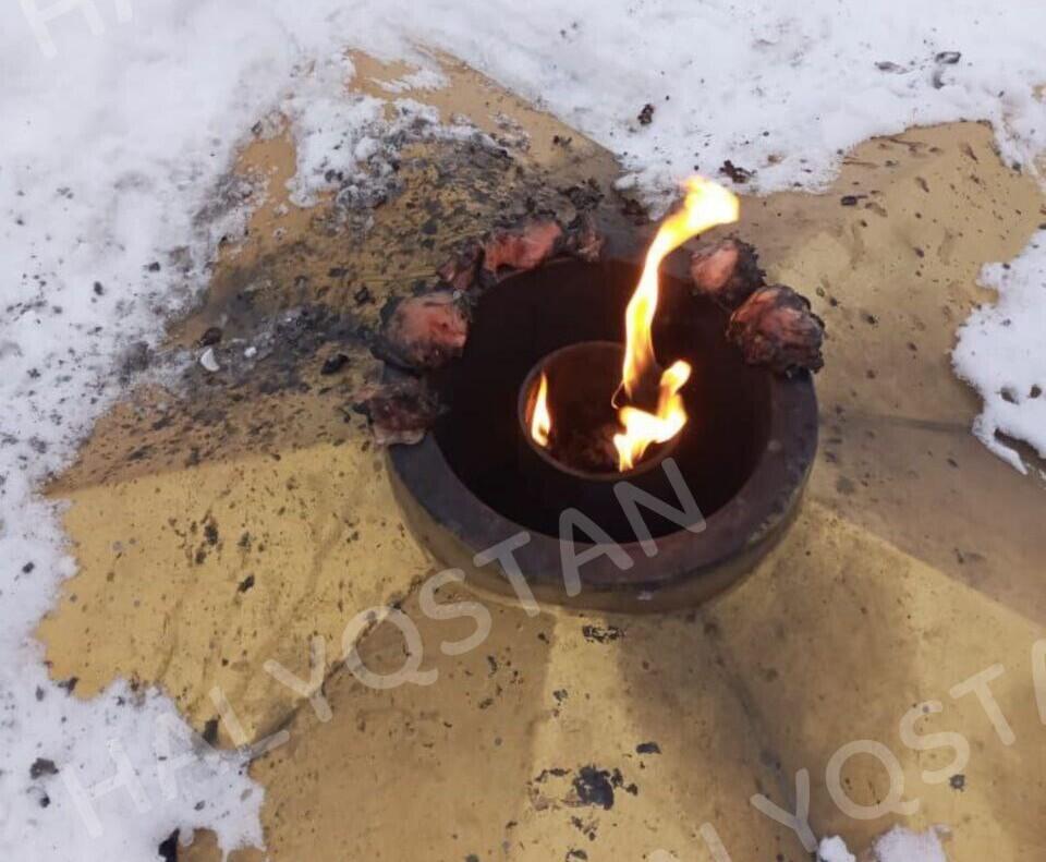 Неизвестные пожарили курицу на Вечном огне в Риддере 
