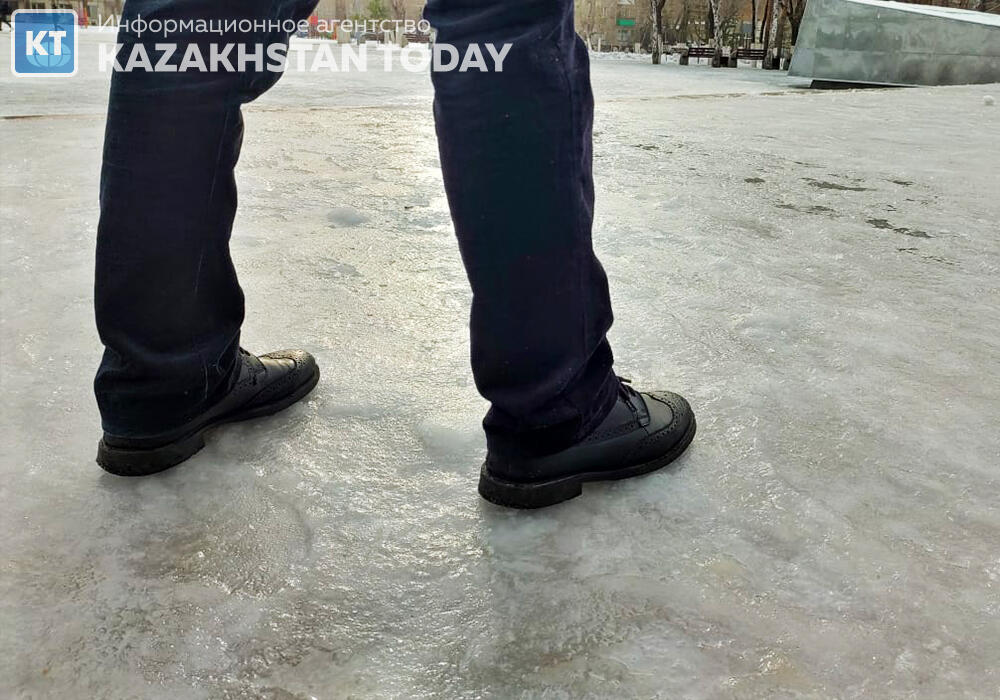 Снег и гололед прогнозируют в Казахстане