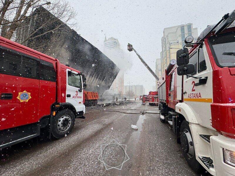 В Астане загорелось кафе в здании бывшего кинотеатра Cinema City