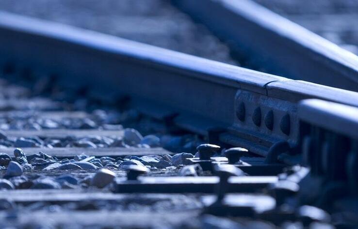 Четверо железнодорожников погибли под колесами поезда в Карагандинской области 