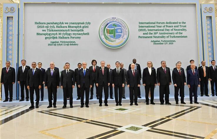 Токаев принимает участие в форуме мира и доверия в Ашхабаде