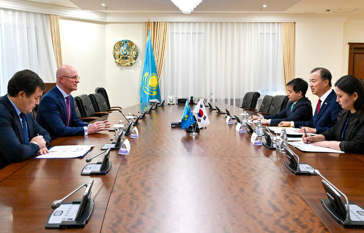 Роман Скляр Корея Республикасының Қазақстандағы Елшісі Чжо Тэ-икпен кездесті