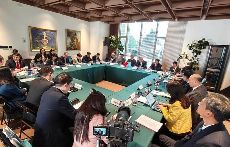 Бейжіңде "Қазақстанның достары клубының" отырысы өтті