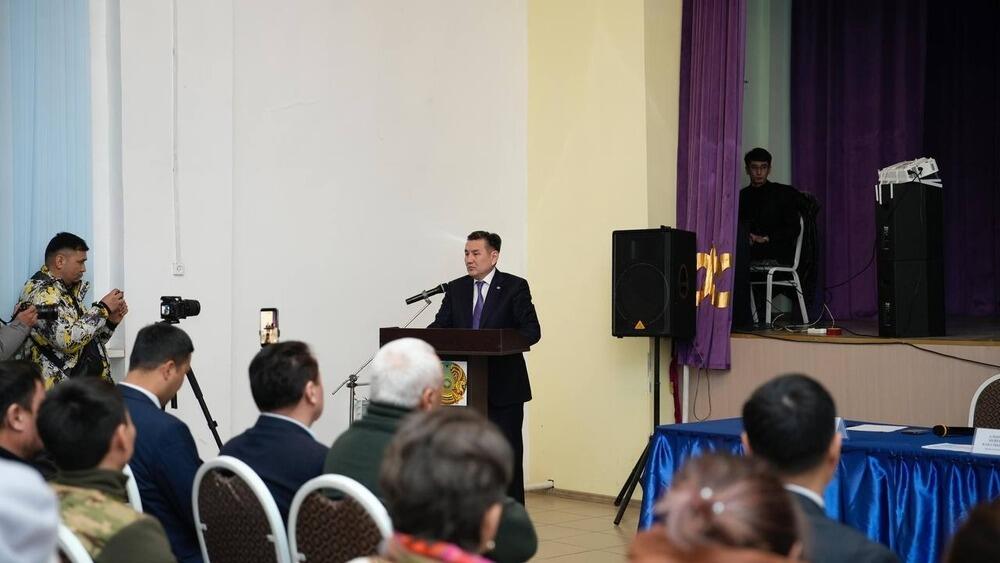 Аким Восточно-Казахстанской области встретился с жителями Маралды
