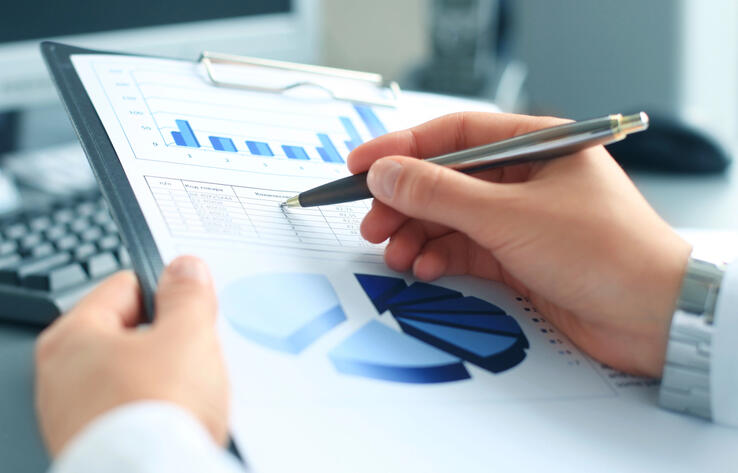 Сужение торгового профицита оказывает давление на платежный баланс и курс - Нацбанк РК