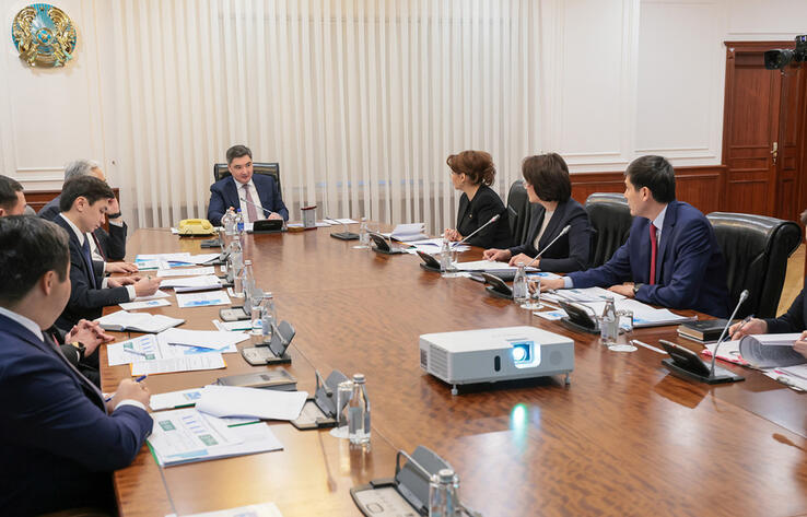 Олжас Бектенов денсаулық сақтау саласын цифрландыру және қаржылық тәртіп мәселесі бойынша кеңес өткізді