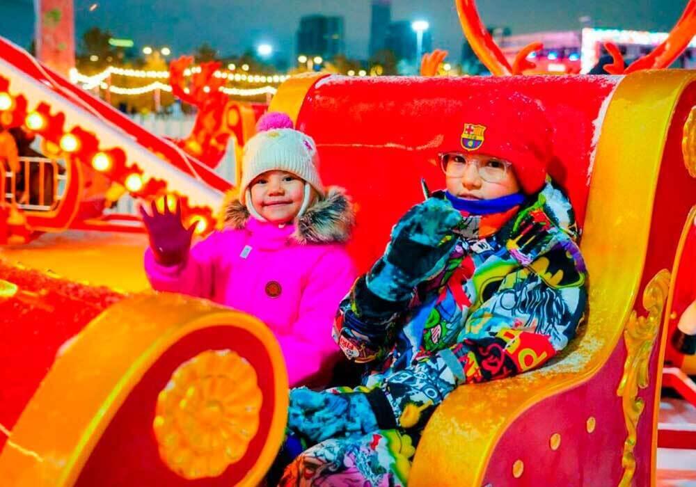 В городах Казахстана зажгли огни на новогодних елках. Фото: Акимат Астаны