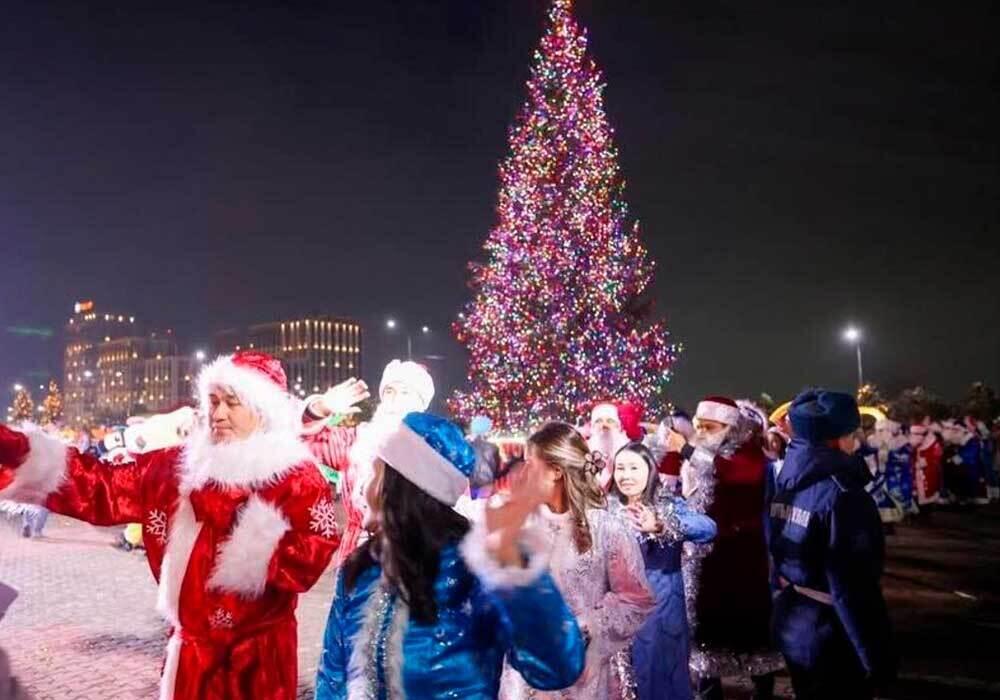 New Year's trees were lit in cities across Kazakhstan. Images | Shymkent gov.kz