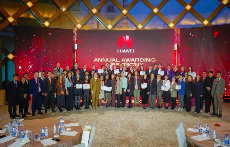 Huawei провела Annual Awarding Ceremony для ICT академий в Казахстане