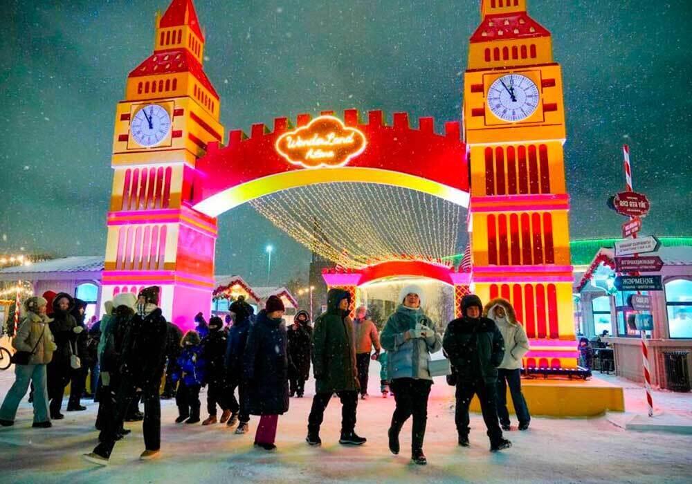 В городах Казахстана зажгли огни на новогодних елках. Фото: Акимат Астаны