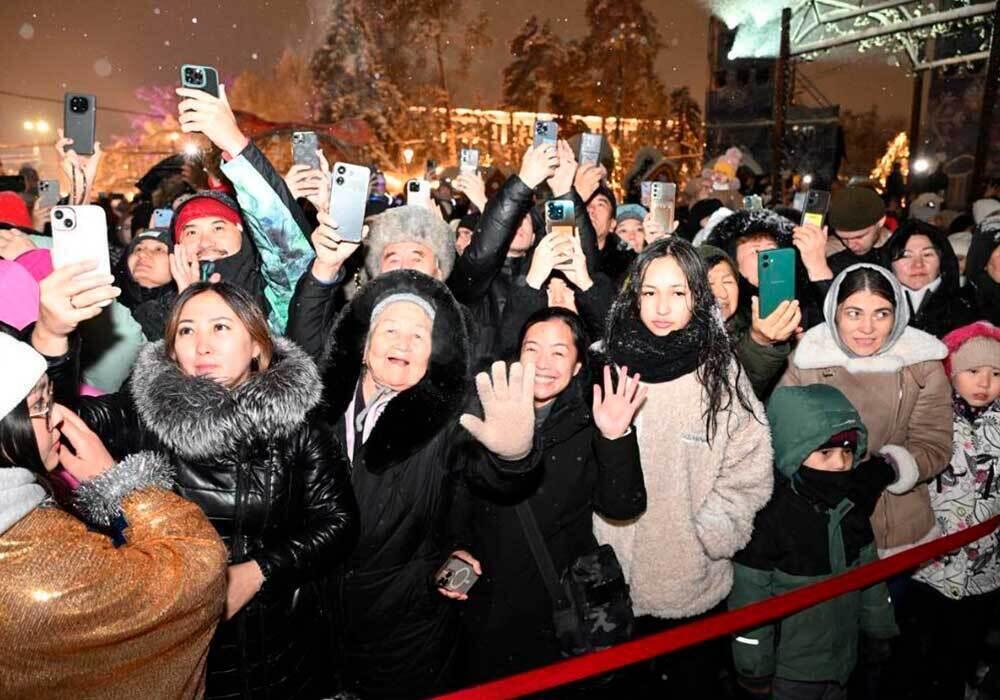 Қазақстанның барлық қалаларында жаңа жылдық шыршалар жағылды. Сурет: Алматы gov.kz