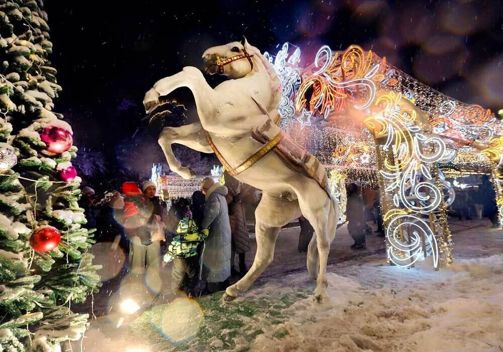 Қазақстанның барлық қалаларында жаңа жылдық шыршалар жағылды. Сурет: Алматы gov.kz