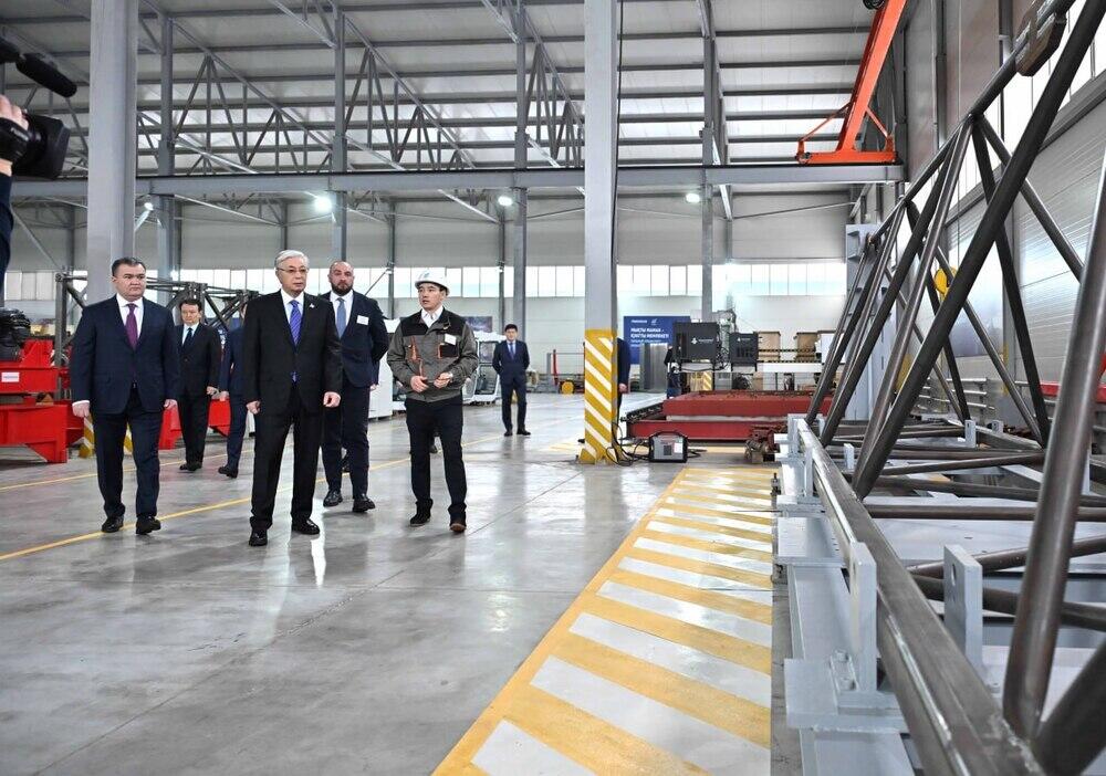 Токаев посетил завод Tausogar в Астане