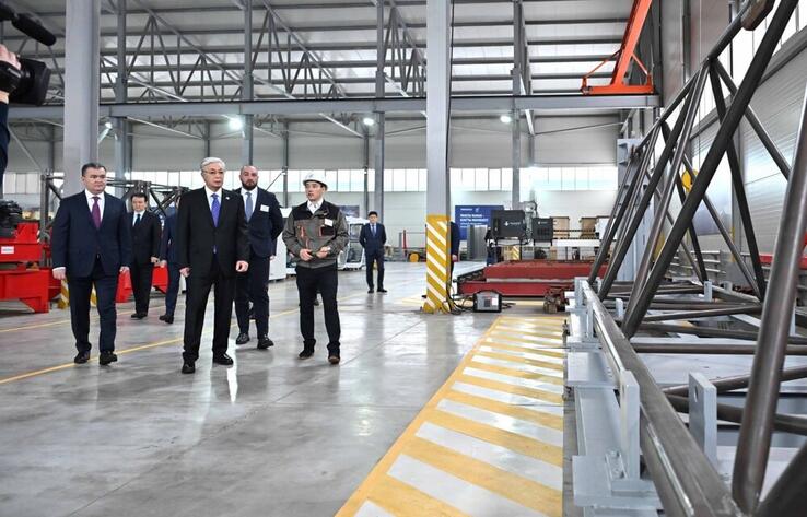 Токаев посетил завод Tausogar в Астане