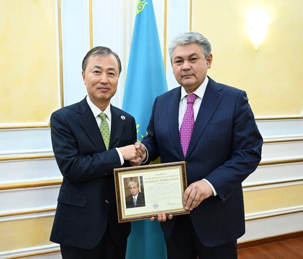 Кошербаев принял посла Кореи по случаю завершения его дипмиссии 