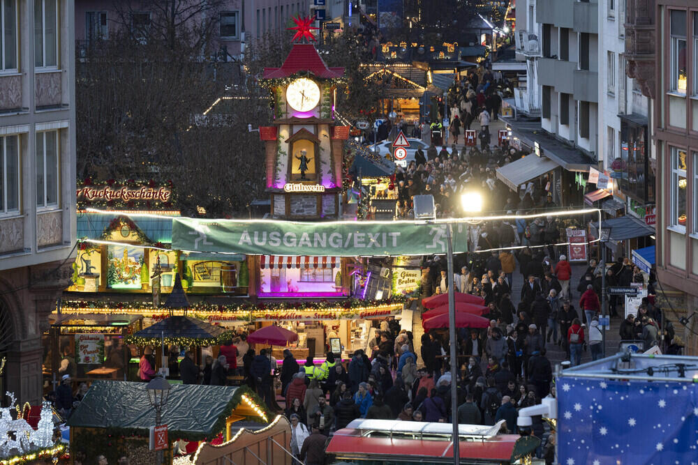 Catholics around the world celebrate Christmas. Images | Boris Roessler/Global Look Press