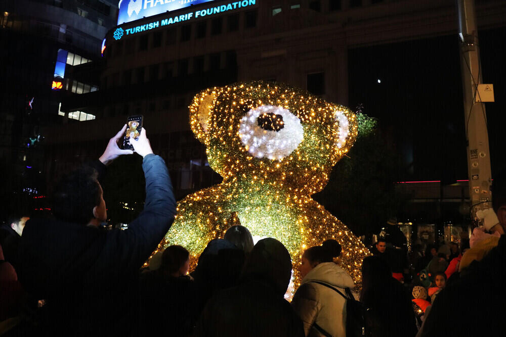 Catholics around the world celebrate Christmas. Images | Anadolu/Getty Images