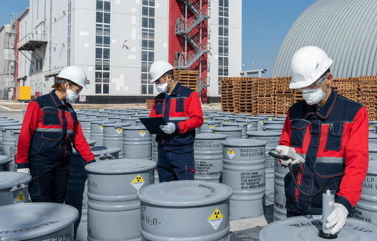 President signs law boosting investment in hydrocarbons and uranium