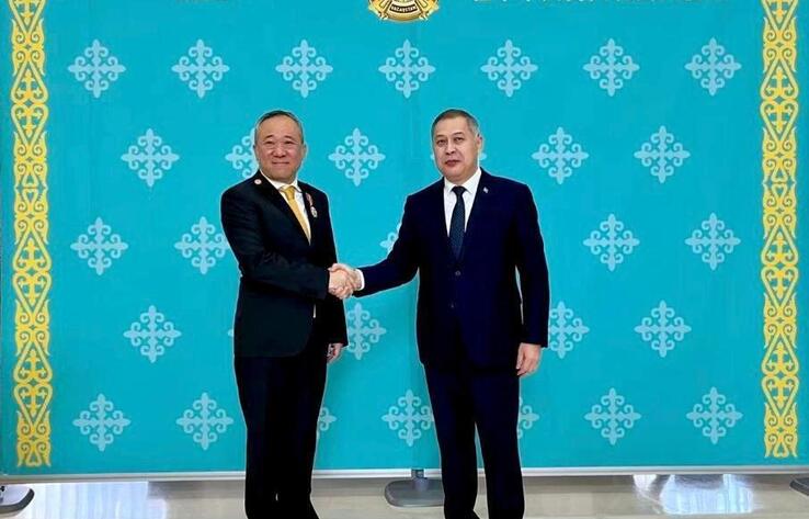 Қазақстан Пекин тіл және мәдениет университетінің ректорын II дәрежелі "Достық" орденімен марапаттады