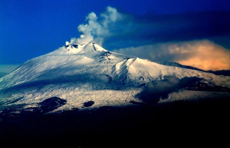 Mount Etna emits light ash, sporadic explosions in Sicily