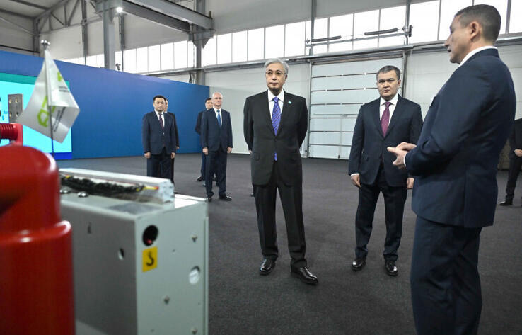 Мемлекет басшысы өңдеу өнеркәсібі кәсіпорындарының көрмесін аралап көрді