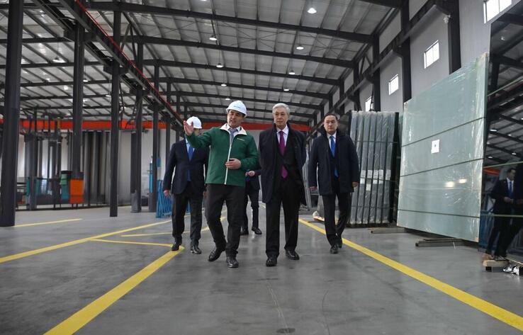 Президент Dala Glass әйнек өндіретін кәсіпорын қызметімен танысты