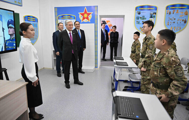 Мемлекет басшысы Тараздағы мамандандырылған әскери мектеп-интернатқа барды