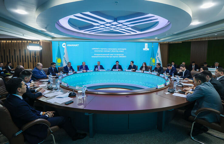 Серік Жұманғарин "Аманат" партиясы жанындағы Кәсіпкерлікті дамыту жөніндегі үйлестіру кеңесінің бірінші отырысына қатысты