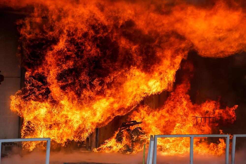 Large fire erupts at market in Atyrau