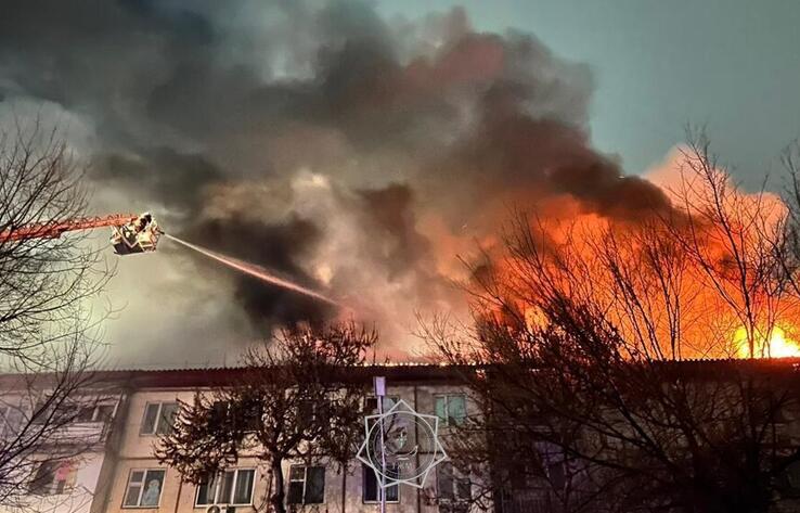 Два крупных пожара произошли в новогоднюю ночь в Таразе: эвакуировано около 200 человек