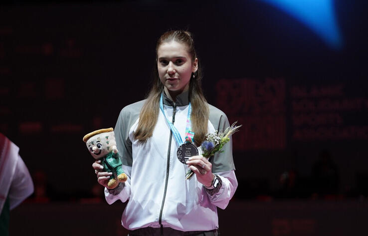 Sofiya Aktayeva claims silver at FIE Junior Foil World Cup in UAE