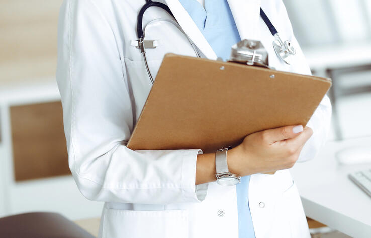 В Казахстане повысят зарплаты медикам и усилят защиту врачей