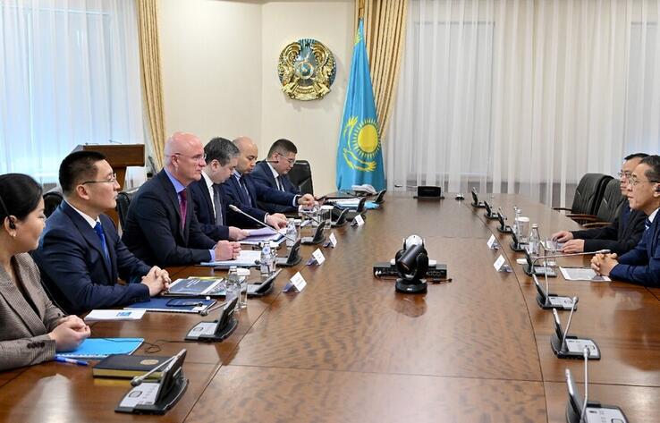 Роман Скляр XINFA GROUP басқарма төрағасының орынбасары Чжао Тинъюн мырзамен Павлодар облысында өнеркәсіп паркінің құрылысын талқылады