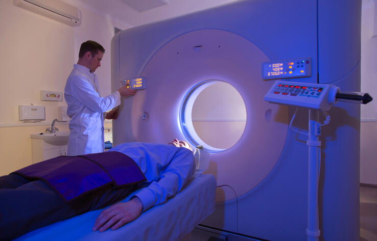 Казахстанцы стали массово использовать пенсионные на лучевую терапию