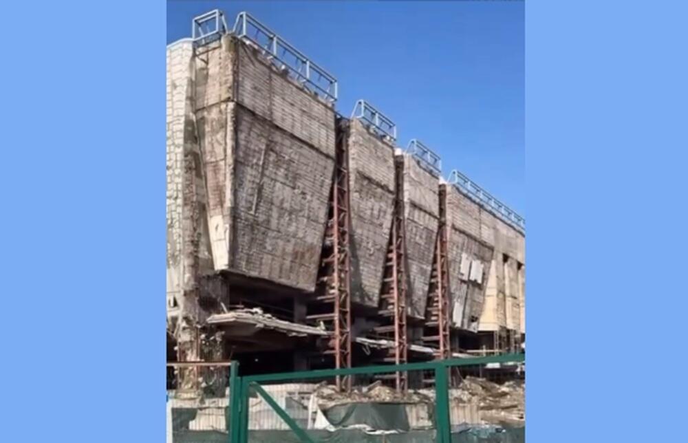 Что происходит с театром имени Ауэзова в Алматы