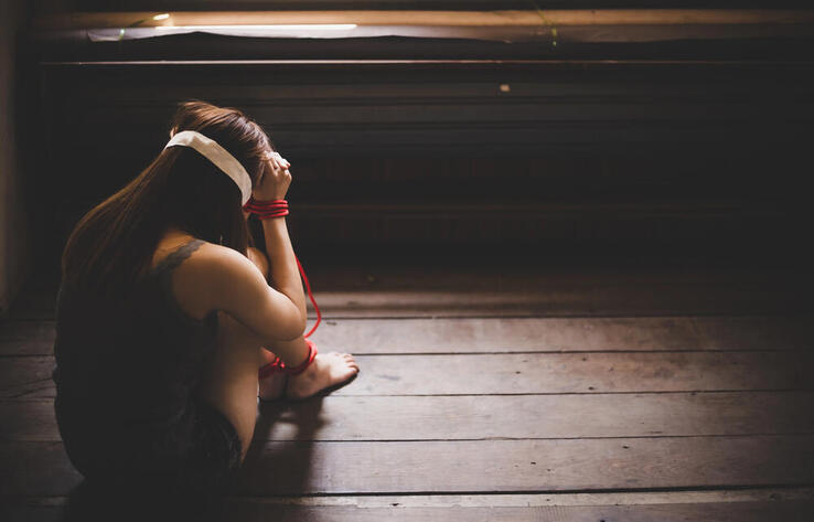 Число случаев торговли людьми возросло втрое в Казахстане 