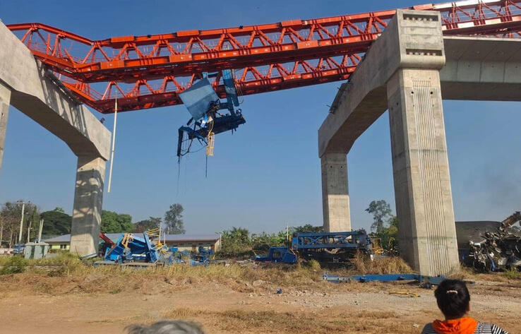 Тайландта құрылыс кранының пойыз үстіне құлауы салдарынан мерт болғандар саны 32-ге жетті