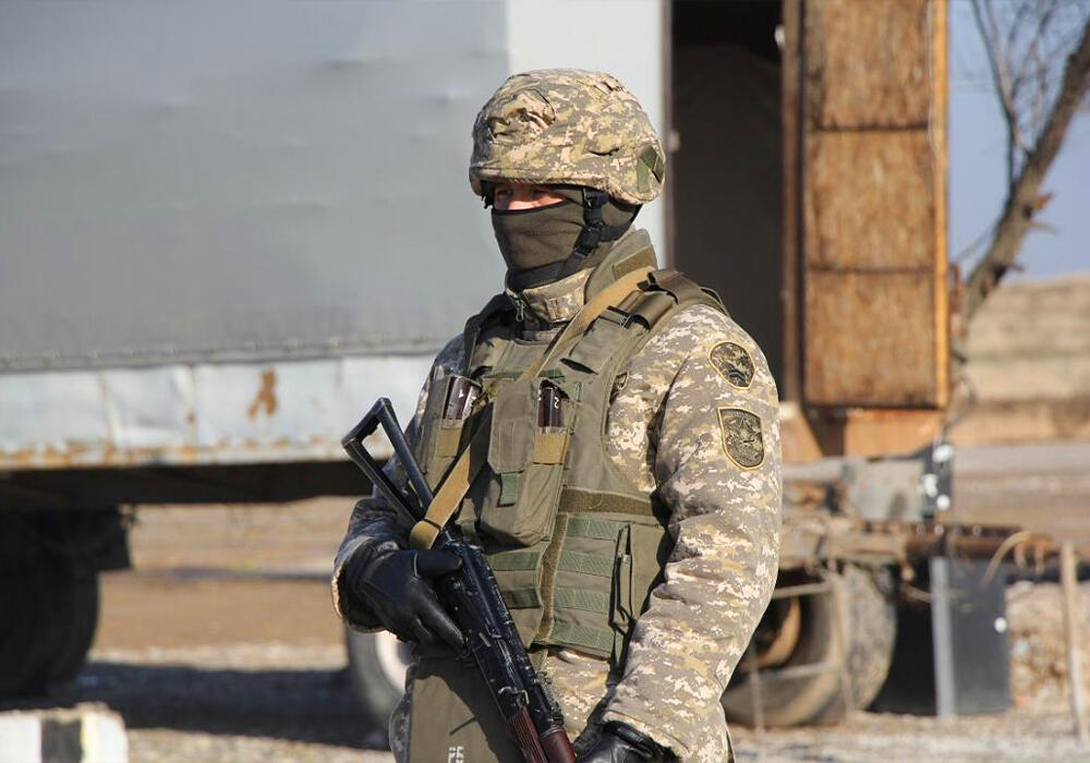 В Актау военнослужащий погиб под колесами грузовика