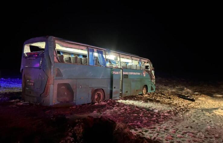 В результате ДТП с участием пассажирского автобуса в Мангистауской области погибли четыре человека