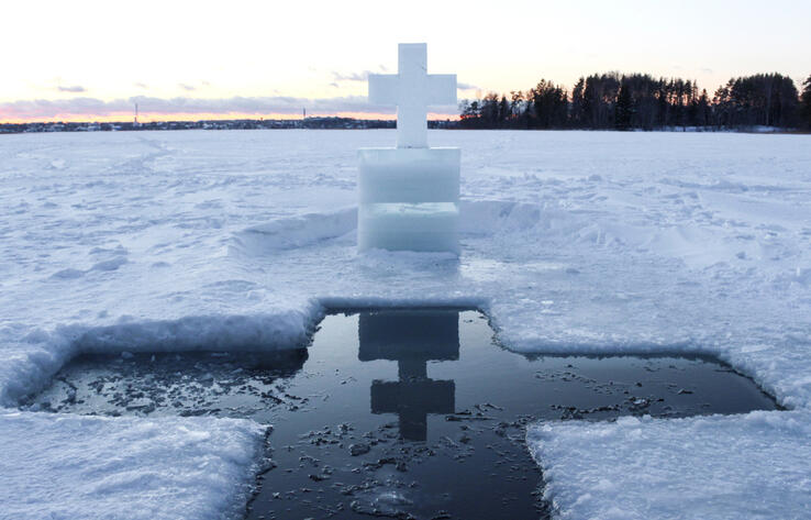 Казахстанцам напомнили о правилах безопасности при крещенских купаниях 
