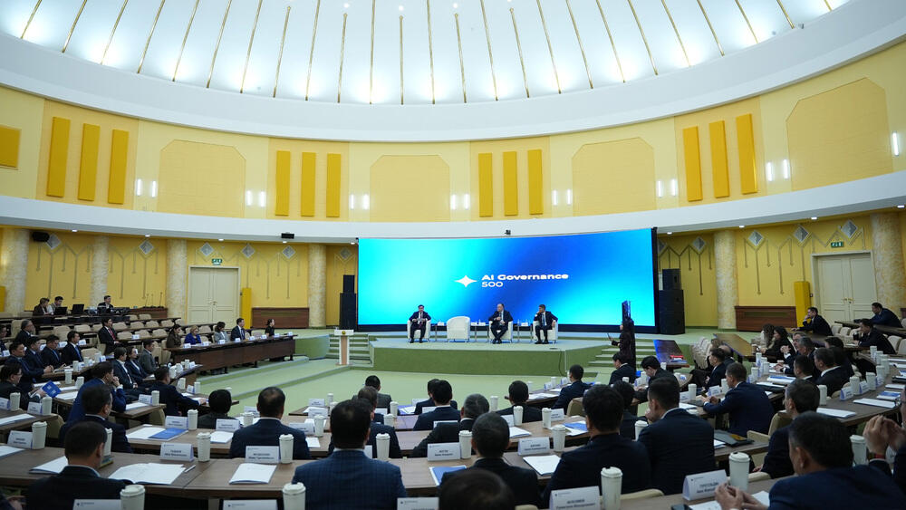 Жаслан Мәдиев ЖИ-ді мемлекеттік секторда енгізу үшін басшыларды даярлауға арналған AI Governance 500 бағдарламасының іске қосылуына қатысты