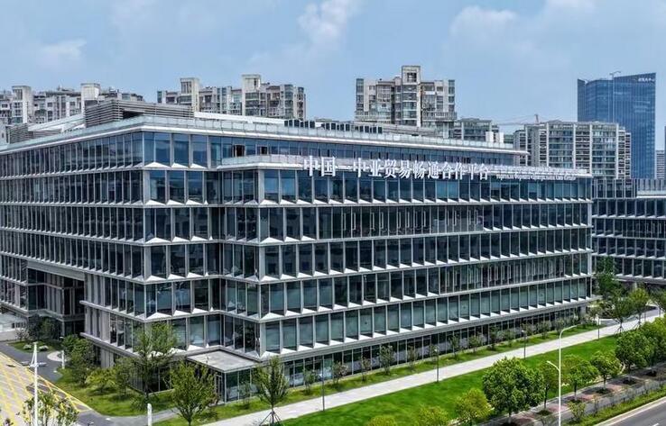 МИД КНР: объем торговли между Китаем и пятью странами Центральной Азии превысил 100 млрд долларов 