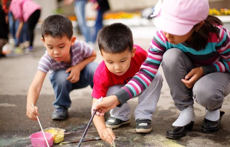 На реализацию концепции "Дети Казахстана" направят 1,3 трлн тенге