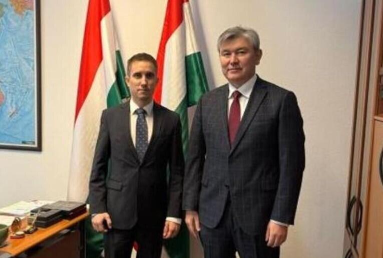 Мажарстан астанасында Қазақстанның конституциялық реформалары таныстырылды